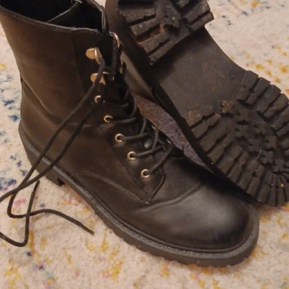 New Look Black Lace-Up Heeled Boots